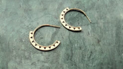 κρικοι χρυσοι με γεωμετρικα σχεδια